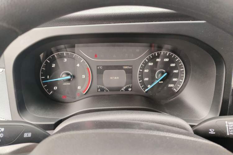 Used JMC Fushun 2023 2.0T Manual Short-Wheelbase Mid-Height Commercial Multi-Purpose 5-Seater Passenger Vehicle
