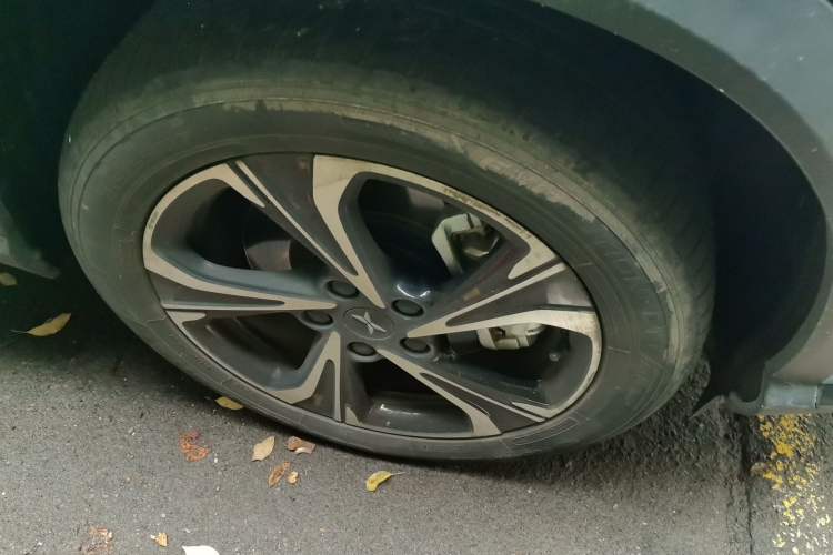 Used XPeng G3 2020 520i Luxury Edition Right Front Wheel Hub