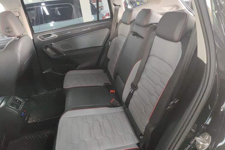 Used Volkswagen Tiguan L New Energy 2023 430 PHEV Plug-in Hybrid Flagship Edition Left Rear Seat