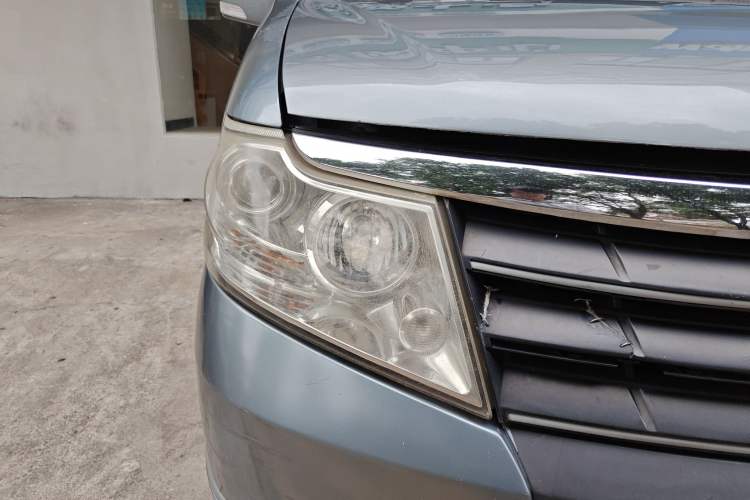 Used Dongfeng Shuaike 2011 1.6L Manual Comfort 7-Seater Right Front Headlight
