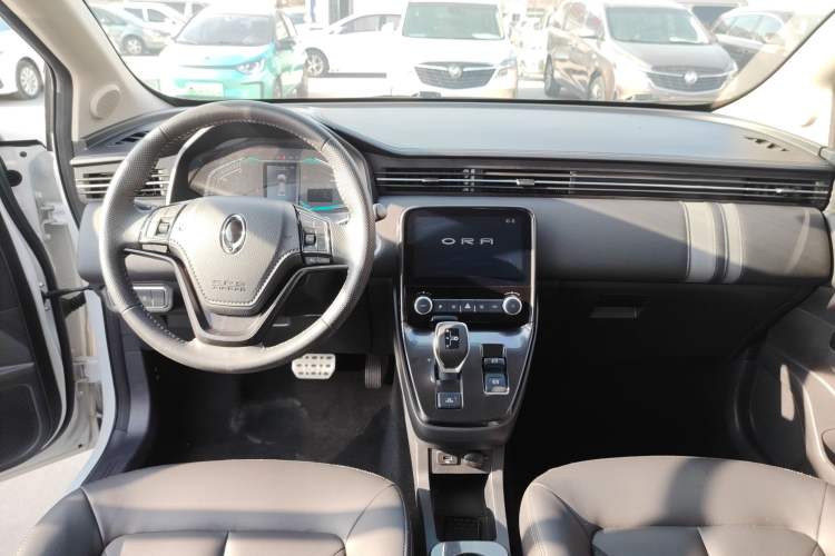 Used ORA iQ 2018 High-Range Version Smart Connectivity Model
