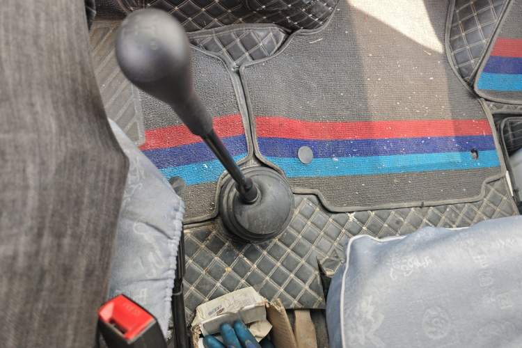 Used Iveco Daily 2022 2.5T A37 M1 Passenger Van 5-9 Seats Long Wheelbase Mid-Roof Design Dual Tires Side Sliding Doors
