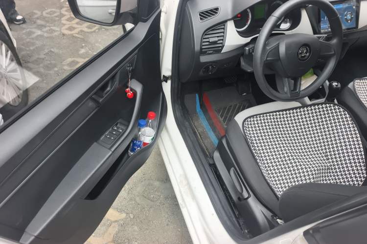 Used Skoda Fabia 2017 1.4L Automatic Car Enjoy Edition
