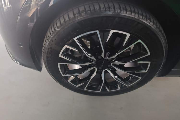 Used Zeekr 7X 2025 75 kWh Rear-Wheel Drive Intelligent Driving Version Left Front Wheel Hub