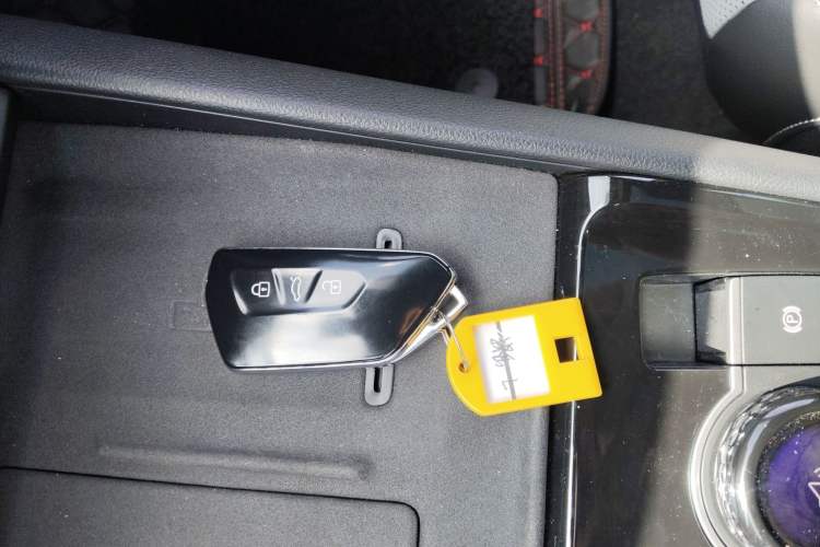 Used Volkswagen Tayron 2025 Tiguan L 380TSI 4Motion Luxury Easy Package Vehicle Key