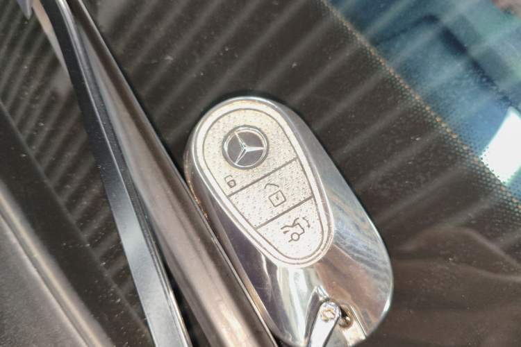 Used Mercedes-Benz GLC 2023 GLC 260 L 4MATIC Luxury 7-Seater Vehicle Key