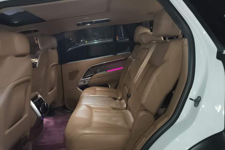 Used Land Rover Range Rover 2023 3.0 L6 400 PS Prestige Seven-Seater Extended Version
