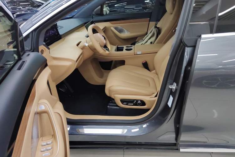 Used Hima Luxeed R7 2024 All-Electric 802 km Max Left Front Seat