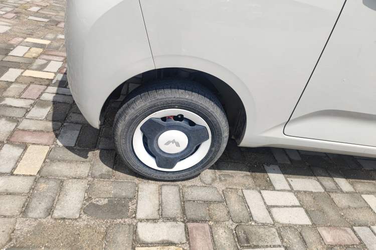 Used Wuling Hongguang MINIEV 2024 3rd Generation 215km Youth Edition Right Rear Wheel Hub