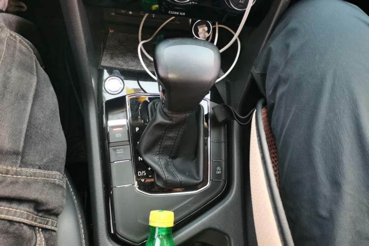 Used Volkswagen Tiguan L 2018 330TSI Automatic Two-Wheel Drive Luxury Edition Gear Lever