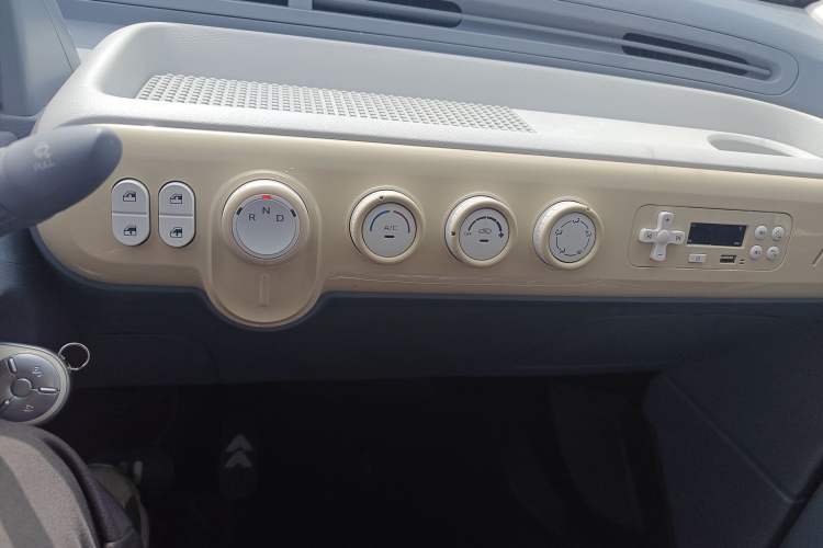 Used Bestune Pony 2024 170km Vitality Horse Audio And AC Panel