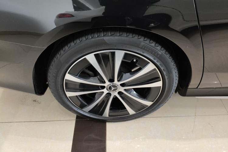 Used Mercedes-Benz E-Class New Energy 2022 Restyled E 350 e L Plug-in Hybrid Sports Sedan Right Rear Wheel Hub