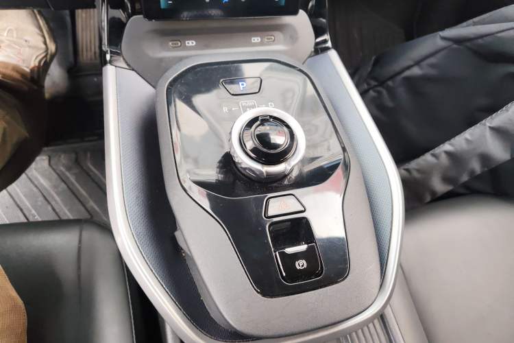 Used Toyota bZ3 2023 517 km Elite PRO Gear Lever