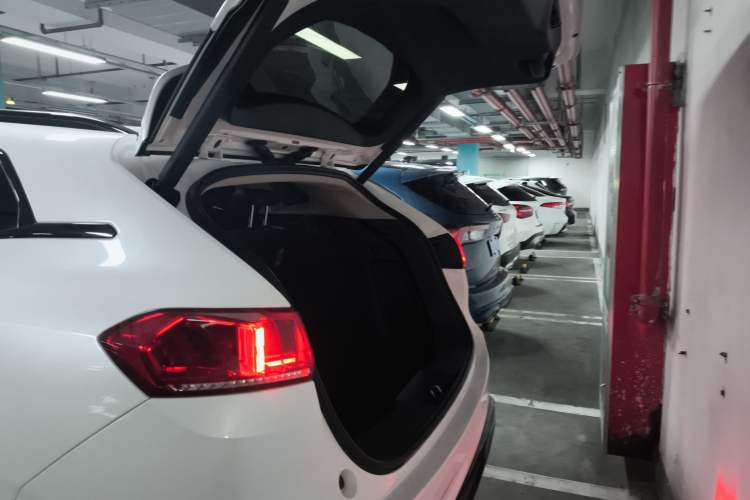 Used Wey VV7 2017 2.0T Flagship Model Trunk