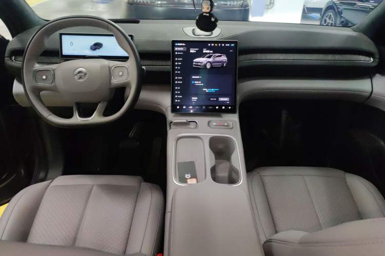 Used Nio EC6 2023 75 kWh Center Console