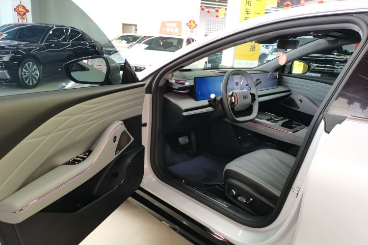 Used Geely Galaxy E8 2025 700 km Long-Range Intelligent Driving Version Driver Seat