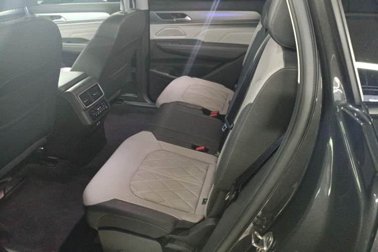 Used Volkswagen Tavendor 2023 380TSI Four-Wheel Drive R-Line First Edition Left Rear Seat