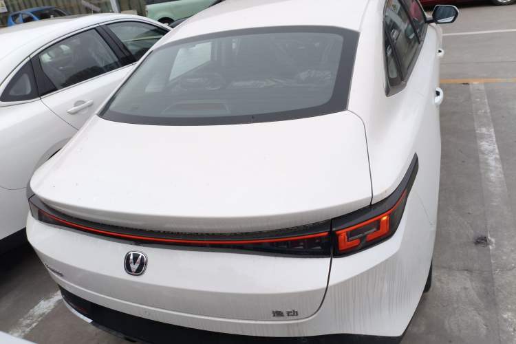 Used CHANGAN Eado 2025 Blue Whale 1.5T 500Bar Prestige Model
