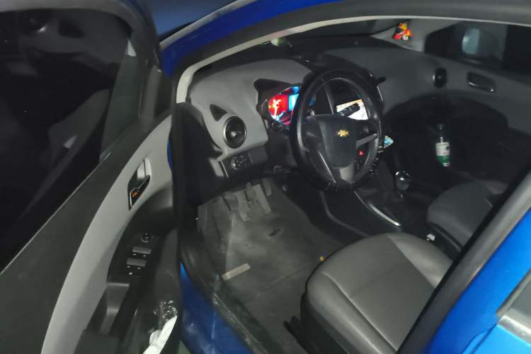 Used Chevrolet Aveo Sonic 2011 Sedan 1.6L Manual Transmission SX