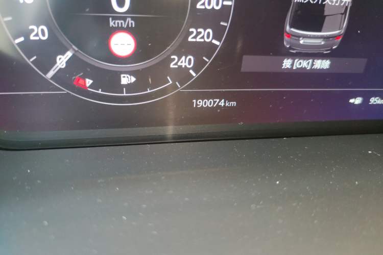 Used Land Rover Range Sport 2019 3.0 L6 HSE DYNAMIC Odometer Close Up