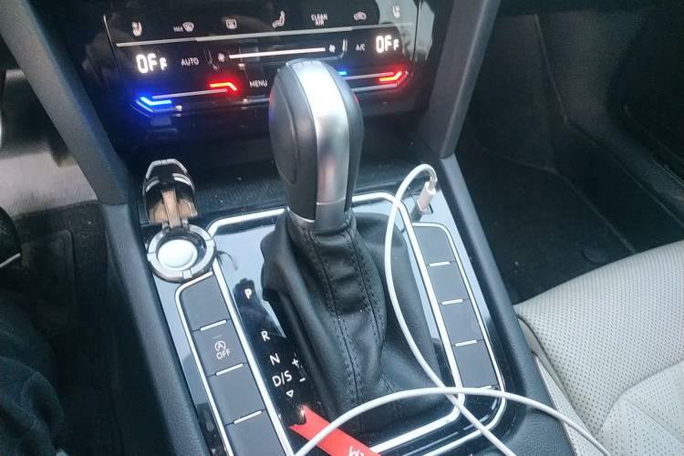 Used Volkswagen Magotan 2024 2 Million Units Zhongxiang Version 330TSI DSG Luxury Edition Gear Lever