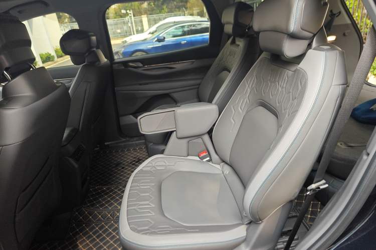 Used Ford Edge 2023 Ford Explorer L 2.0T EcoBoost Two-Wheel Drive 7-Seater Luxury Model