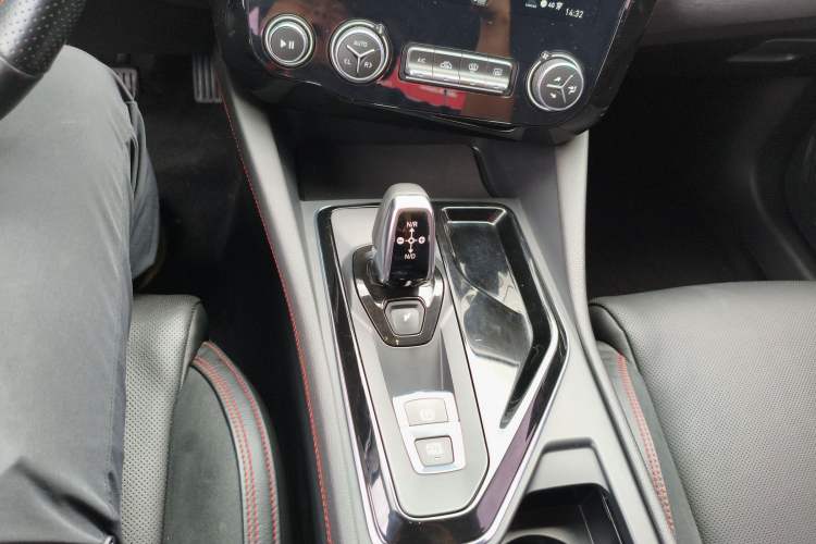 Used Lynk & Co 02 2018 1.5T DCT Two-Wheel Drive Sporty Version China V Standard