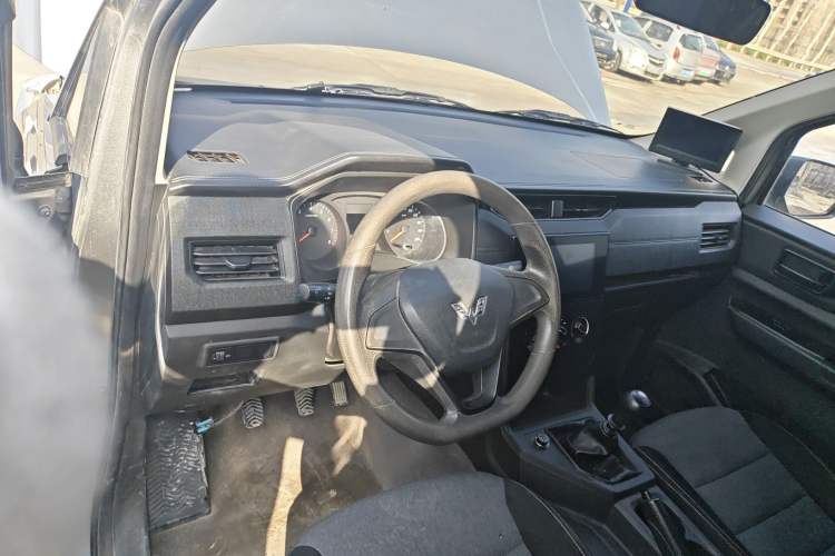 Used Wuling Hongguang PLUS 2019 1.5T Manual Wealthy Version 2 Seats
