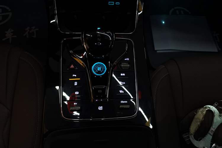 Used BYD Han 2024 DM-i Glory Edition 121KM Prestige Model Gear Lever