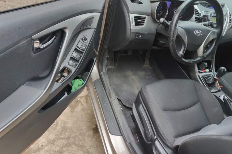 Used Hyundai Elantra (5th Generation / Langdong) 2012 1.6L Manual Leading Model