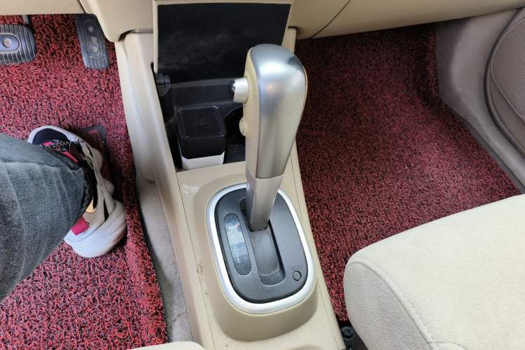 Used Nissan Tiida 2008 1.6L Automatic Fashion Edition Gear Lever
