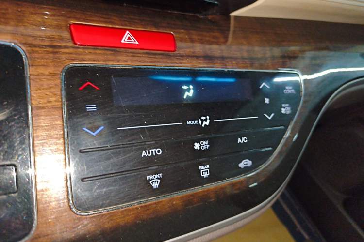 Used Honda Odyssey 2015 2.4L Smart Edition Audio And AC Panel