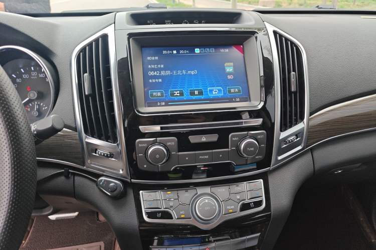 Used Haval H9 2015 2.0T Four-Wheel Drive Luxury 7-Seater Audio And AC Panel