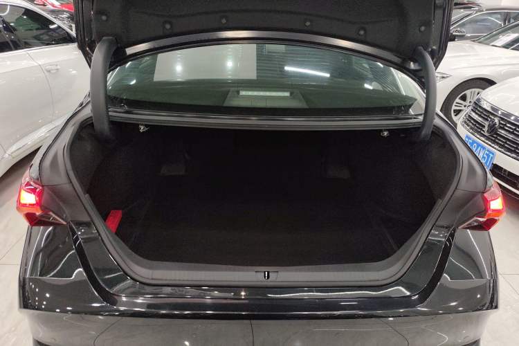 Used Toyota Avalon 2019 Dual-Engine 2.5L Luxury Edition China VI Standard
