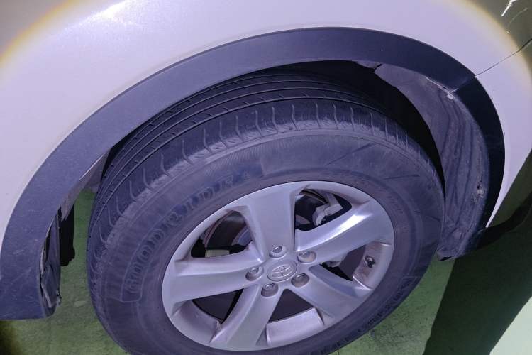 Used Toyota RAV4 2013 2.5L Automatic 4x4 Elite Edition Right Front Wheel Hub