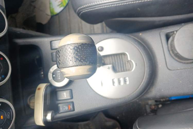 Used Nissan X-Trail 2012 2.5L CVT Luxury Edition 4WD Gear Lever