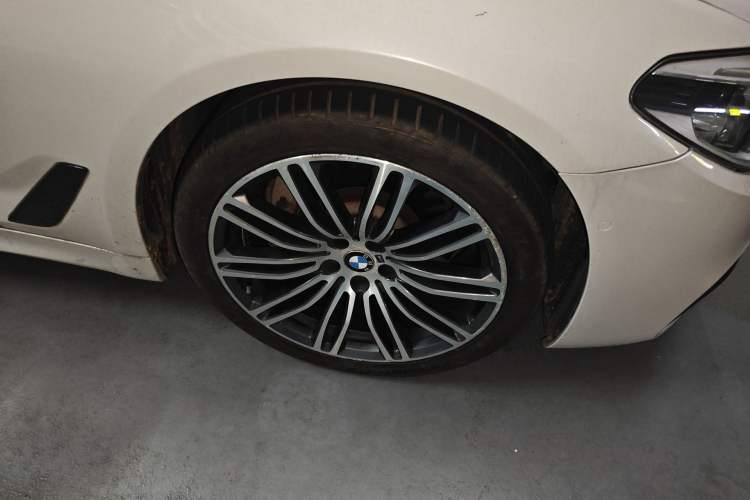 Used BMW 5 Series 2018 Restyled 530Li Luxury Edition M Sport Package Right Front Wheel Hub