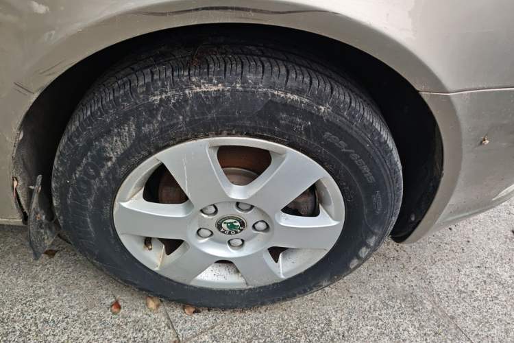 Used Skoda Octavia 2012 1.6L Automatic Yijun Edition Right Front Wheel Hub