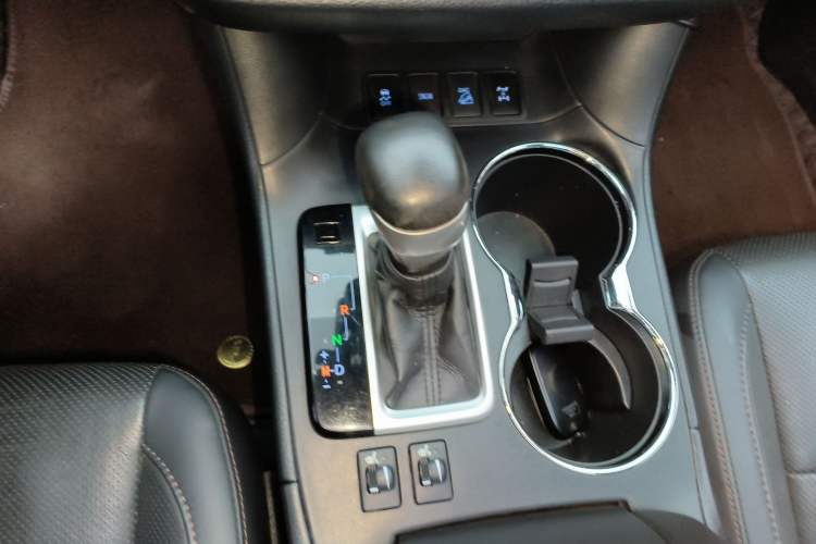 Used Toyota Highlander 2018 2.0T Four-Wheel Drive Luxury Version 7 Seats China VI Standard Gear Lever