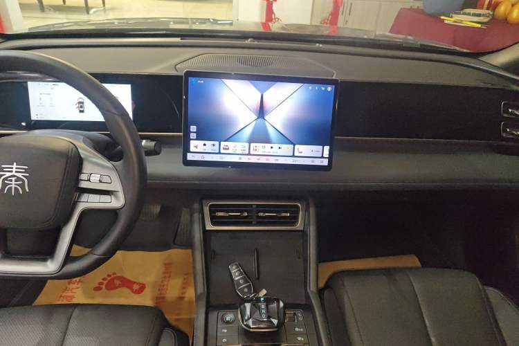 Used BYD Qin L 2025 DM-i Smart Drive 120KM Leading Model
