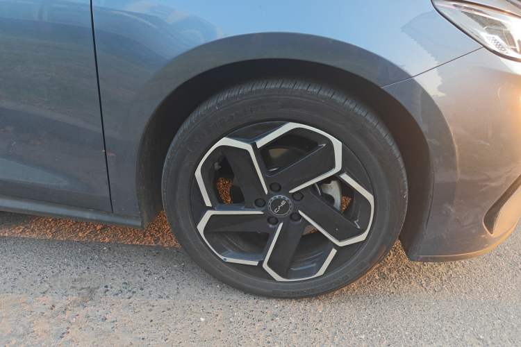 Used BYD Seal 06 New Energy 2024 DM-i 120KM Flagship Model Right Front Wheel Hub