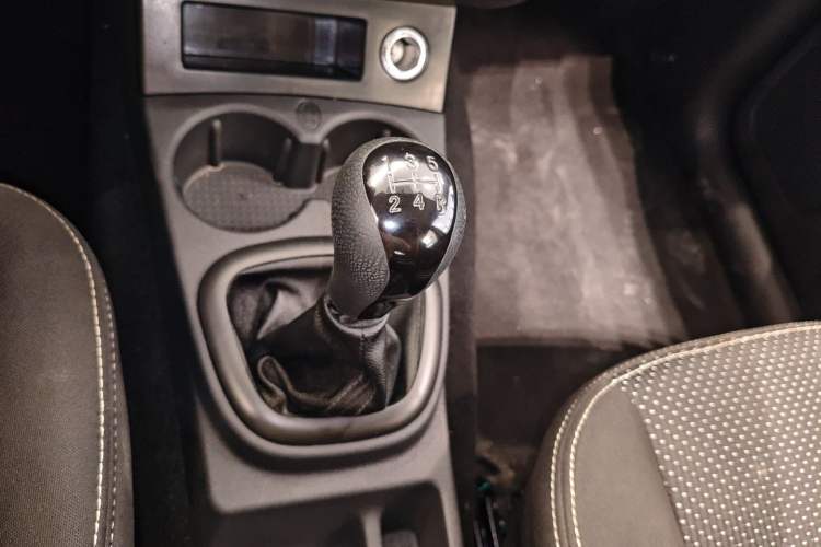 Used Dongfeng Fengon 330 2019 1.5L Manual Practical II China VI
