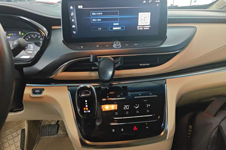 Used Buick GL8 2023 Facelifted Land Cruiser Executive Luxury Version