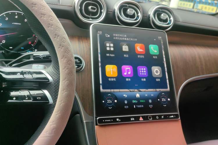 Used Mercedes-Benz GLC 2025 GLC 300 L 4MATIC Dynamic Model 5 Seats Audio And AC Panel