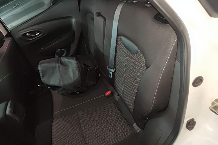 Used Renault Kadjar 2017 2.0L Two-Wheel Drive Comfort Edition Left Rear Seat