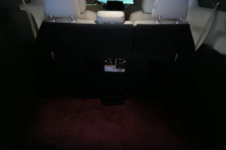 Used Toyota Granvia 2022 2.5L Hybrid Premium Edition