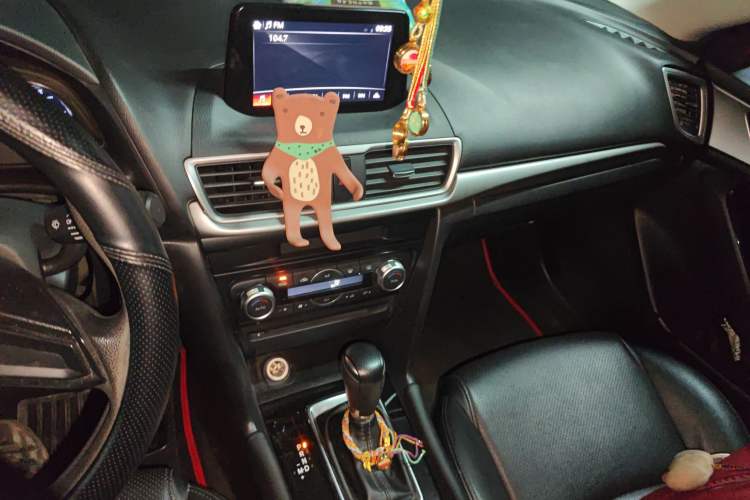 Used Mazda 3 Axela 2019 Cloud-Controlled Sedan 1.5L Automatic Luxury Model China VI Standard Audio And AC Panel