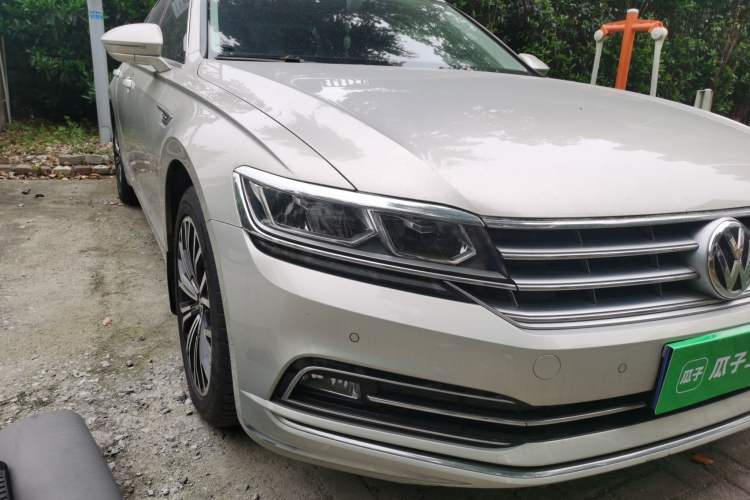 Used Volkswagen Phideon 2018 Revised Version 380TSI Two-Wheel Drive Business Edition Right Front Headlight