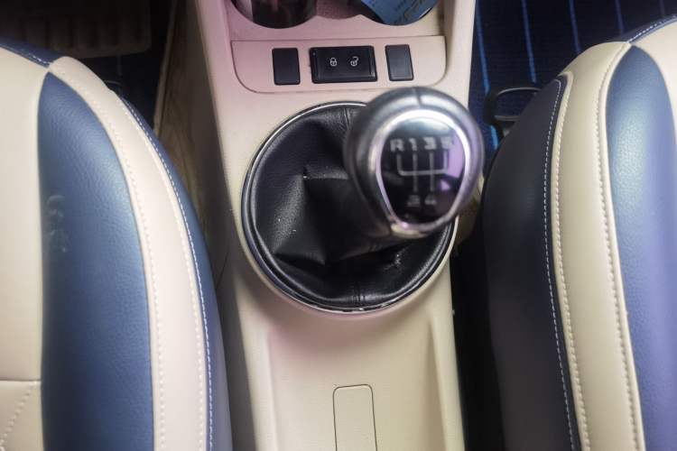 Used Skoda Fabia 2012 1.4L Manual Jingling Edition Gear Lever