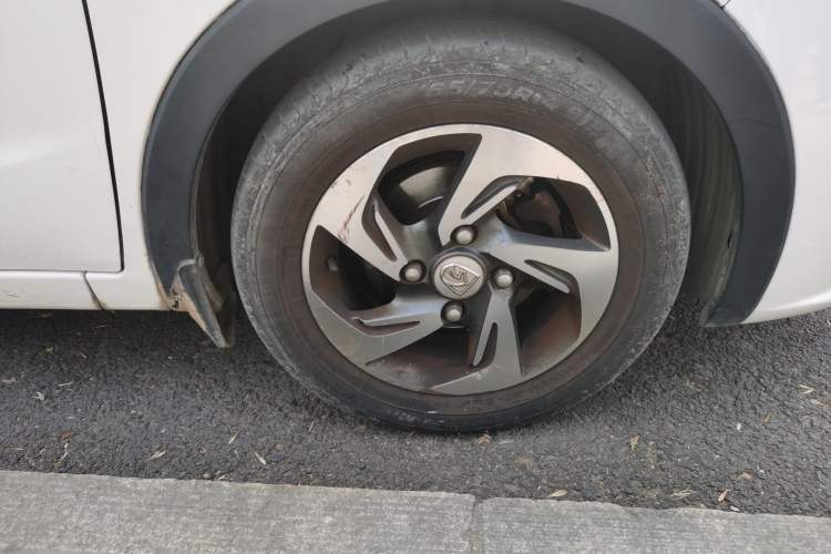 Used Baojun 310 2017 1.5L Automatic Luxury Model Right Front Wheel Hub